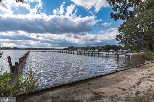 6318 Linden St, Shady Side MD  20764-2910 exterior