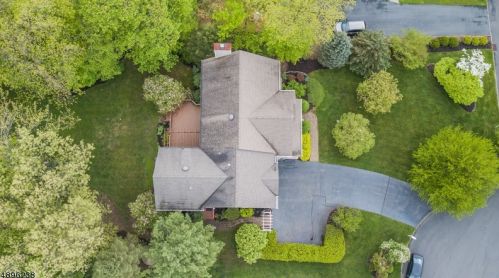 10 Anna Rose Ct, Bloomingdale, NJ 07403-1409