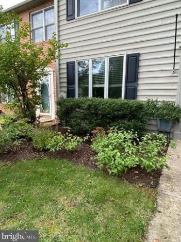 211 Morningside Dr, Falling Waters, WV 25419-4055