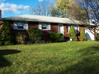 70 Colonial Rd, Allentown, PA 18109-9407