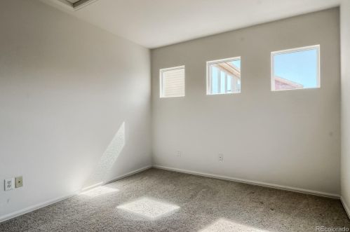 25028 Canal Pl, Aurora CO 80018-1627 exterior