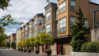 2083 River Dr, Portland OR  97201-8001 exterior
