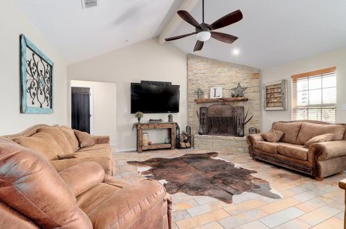 20217 Engelmann Ln, Webberville TX exterior