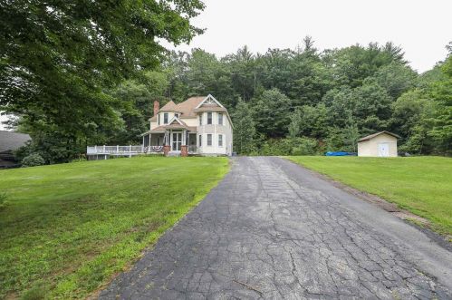 73 Renshaw Rd, Weare, NH 03281-5932