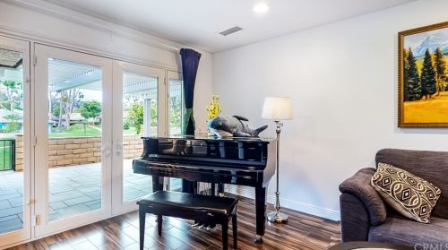 5255 Thorn Tree Ln, Irvine CA  92612-2346 exterior