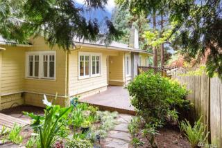 1101 Newport Way, Seattle, WA 98122-3527