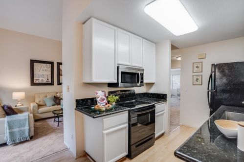 1676 Branham Park Pl, San Jose, CA 95118-5218