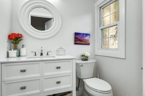 129 Grumman Ave, Norwalk CT  06851-2404 exterior