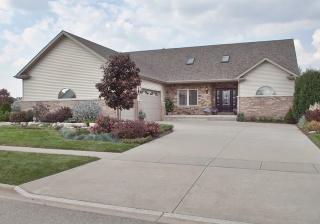 329 Ashwood Dr, Sycamore, IL 60178-1273