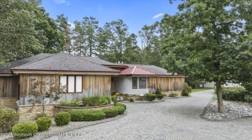 75 Charles St, Berkeley Township, NJ 08721-3005