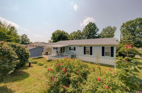 4 Three Garden Ter, Southington CT  06489-1828 exterior