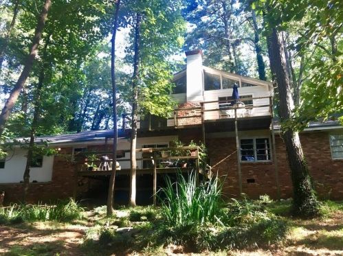 4832 Merlendale Dr, Atlanta GA  30327-4932 exterior