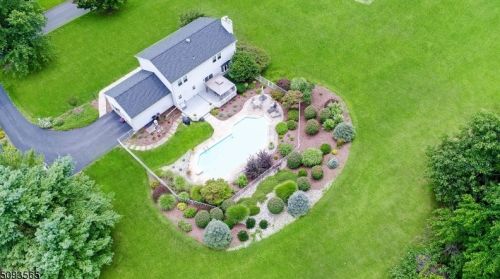 6 Fieldcrest Dr, Hackettstown, NJ 07840-4806