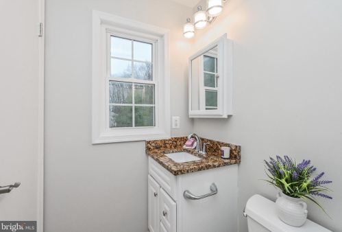 5074 Queens Wood Dr, Springfield VA  22015-1530 exterior