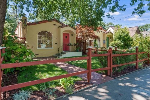 2136 Bowdoin St, Palo Alto, CA 94306-1212