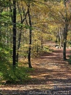 13 Peach Tree Hill Ave, Gales Ferry, CT 06339-1651