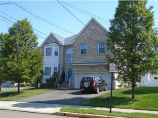 998 Woodruff St, Iselin, NJ 08830-2378