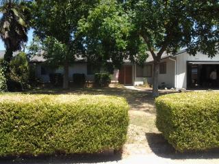 2600 Dollner St, Visalia, CA 93277-6321