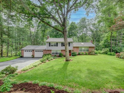 15 Abigail St, Warwick, RI 02818-4037