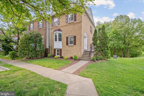 6744 Mockingbird Woods Ct, Lorton, VA 22079-1358