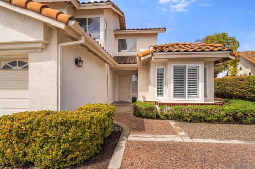 1985 Stonecrest Ct, Vista, CA 92081-9016