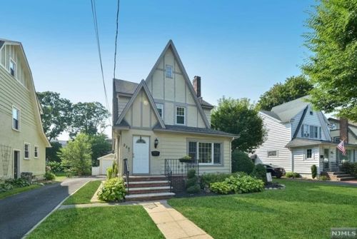 258 Steilen Ave, Ridgewood, NJ 07450-2822