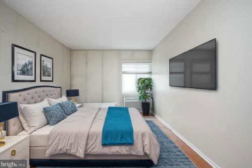 200 Lombard St, Philadelphia PA  19147-1605 exterior