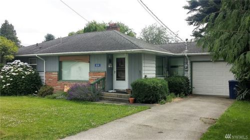 614 Pine St, Burlington, WA 98233-1342