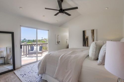 1376 Darwin Dr, Oceanside CA  92056-6618 exterior