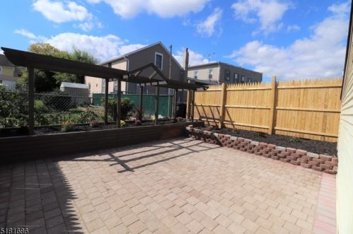 210 8th Ave, Manville, NJ 08835-1233