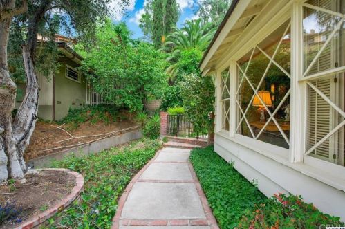 1750 Pacific Ave, Glendale CA  91202-1109 exterior