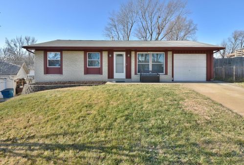12428 Bernie Ln, Hazelwood, MO 63043-2915