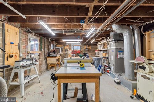 800 Easley St, Silver Spring MD 20910-4587 exterior