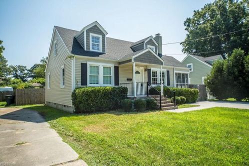 7814 Dallas St, Norfolk, VA 23505-2705