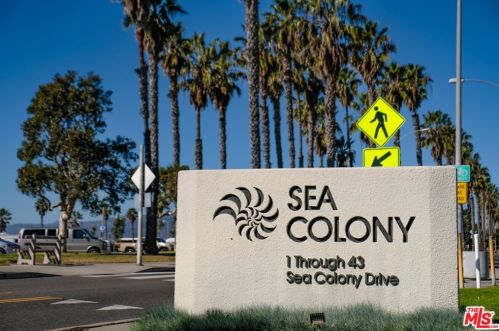 43 Sea Colony Dr, Santa Monica, CA 90405-5496