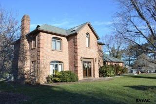 3121 Grandview Rd, Hanover, PA 17331-9341