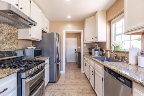 1411 Cleveland Rd, Glendale CA  91202-1414 exterior