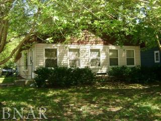 1002 Summit St, Bloomington, IL 61701-6557