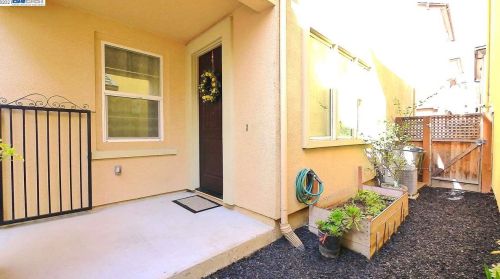 3389 Bramante Ln, Pleasanton, CA 94568-2571