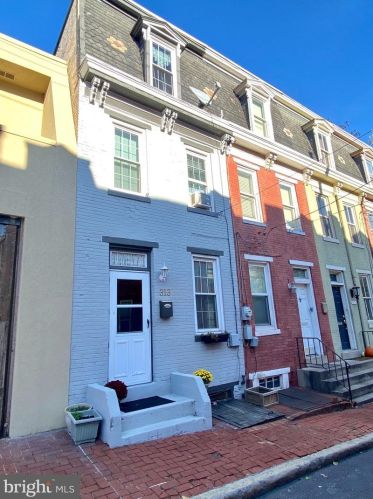313 River St, Harrisburg, PA 17104-1657
