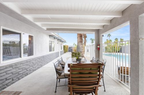 2715 Junipero Ave, Palm Springs, CA 92262-1816