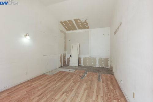 285 Stoakes Ave, San Leandro CA 94577-1735 exterior