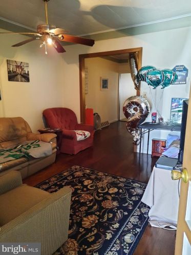 621 Schiller Ave, Trenton, NJ 08610-6031