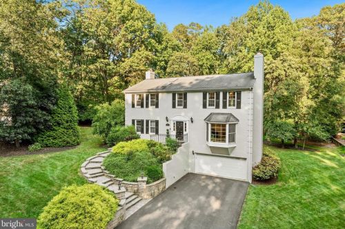 1079 Pensive Ln, Great Falls, VA 22066-1712