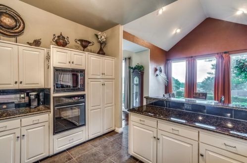 2339 Highland Hts Ln, Carrollton TX 75007-2033 exterior