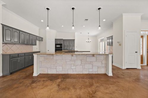 174 Wilson Rd, Webberville, TX 78621-5646