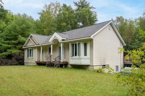 122 Burnt Hill Rd, Weare, NH 03281-4203