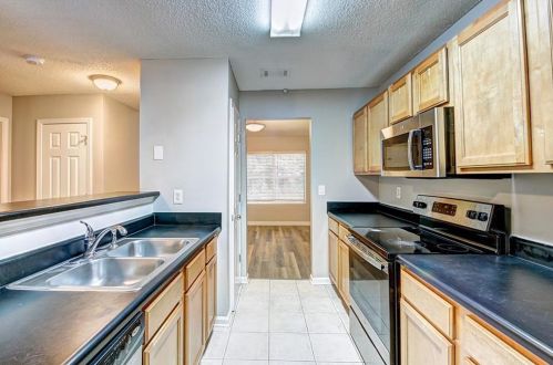 2249 Charleston Pointe, Atlanta GA  30316-3018 exterior