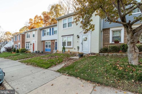 8032 Steeple Chase Ct, Springfield VA  22153-3606 exterior