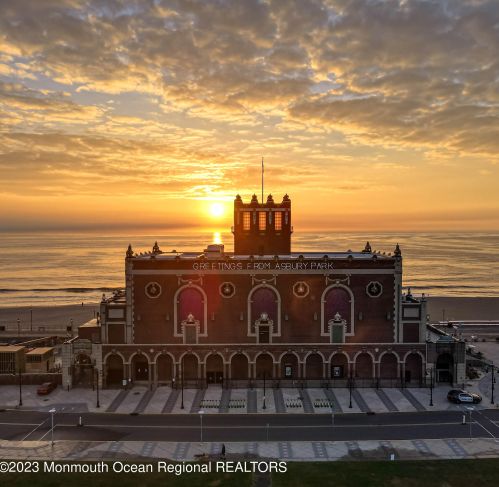 407 6th Ave, Tinton Falls NJ 07712-5467 exterior